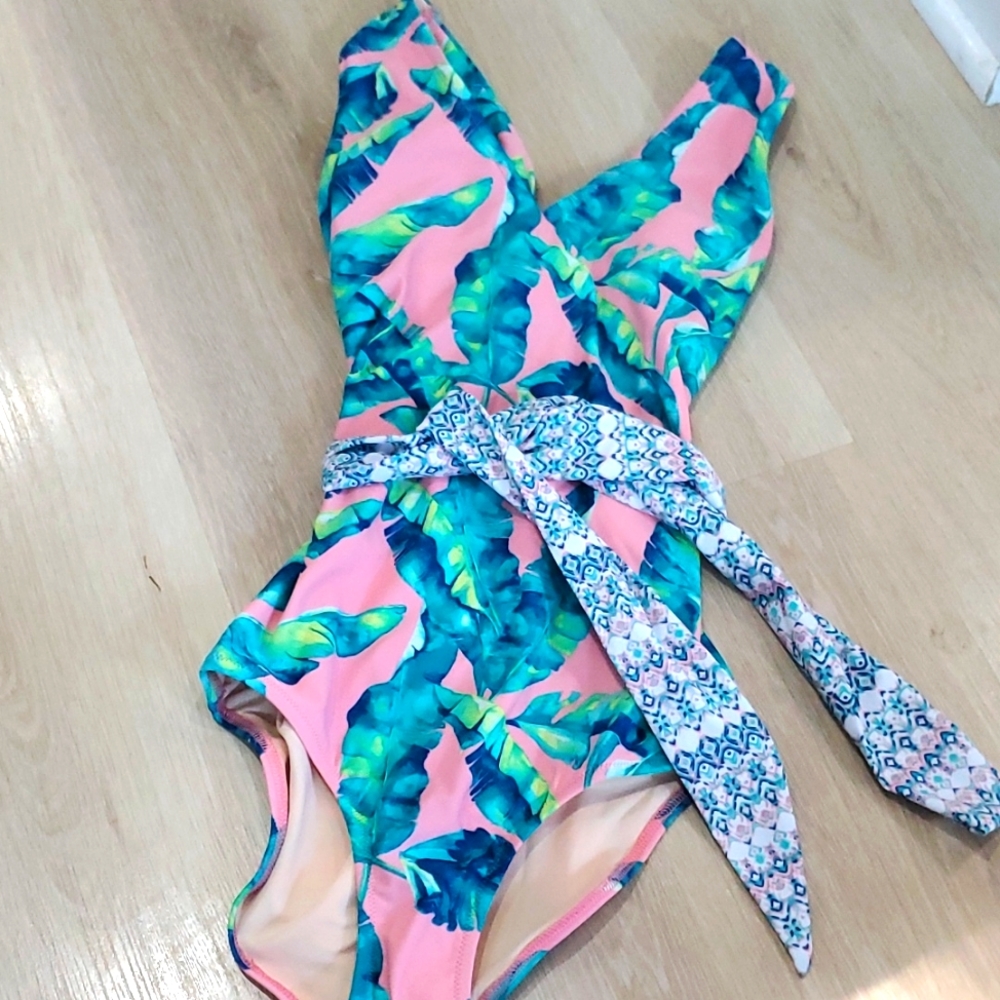 NWT Cabana Life Swim Bathing suit Size S